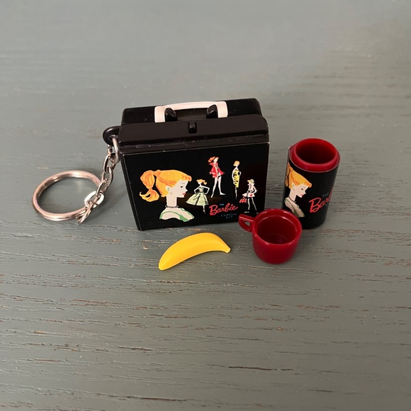 Set of 2 Vintage 1999 Barbie Keychains - Picture 7 of 7